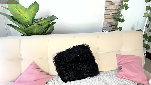 Evelyn R  online show from 04-18-26, 09:26