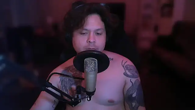 Snapshot of funwithchris chatting on 11-03-25, 08:48 funwithchris online show from 11-03-25, 08:48