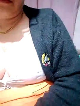 small-house123 online show from 12-19-25, 08:16