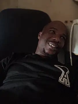 Snapshot of Ndodemnyama@xh chatting on 12-21-25, 06:42 Ndodemnyamaxh online show from 12-21-25, 06:42