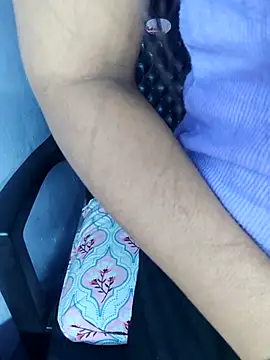 Snapshot of Hey_shiviii chatting on 04-07-26, 04:40 Hey shiviii online show from 04-07-26, 04:40