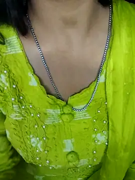 Snapshot of Hey_shiviii chatting on 04-14-26, 06:19 Hey shiviii online show from 04-14-26, 06:19