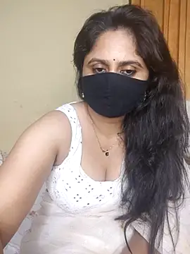 Snapshot of mouni499 chatting on 06-15-26, 04:53 mouni499 online show from 06-15-26, 04:53