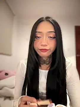 Snapshot of JIORYOvO chatting on 11-03-25, 03:19 JIORYOvO online show from 11-03-25, 03:19