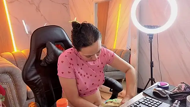 Snapshot of gabriella_storm_tf chatting on 04-14-26, 04:02 gabriella storm tf online show from 04-14-26, 04:02