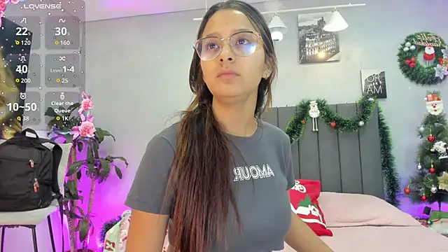 Snapshot of kendra_london chatting on 11-28-25, 11:02 kendra london online show from 11-28-25, 11:02