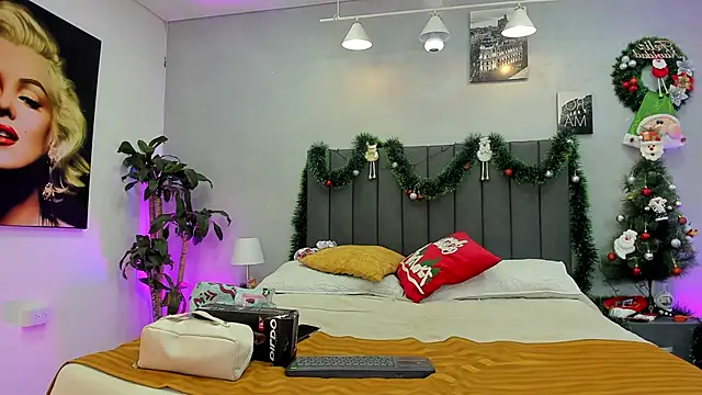 Snapshot of kendra_london chatting on 12-15-25, 11:36 kendra london online show from 12-15-25, 11:36