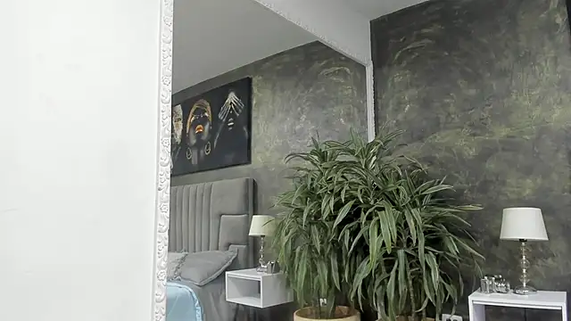 Snapshot of kendra_london chatting on 12-21-25, 01:07 kendra london online show from 12-21-25, 01:07