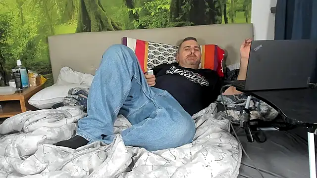 Snapshot of chubbydaddybear82 chatting on 11-09-25, 05:17 chubbydaddybear82 online show from 11-09-25, 05:17