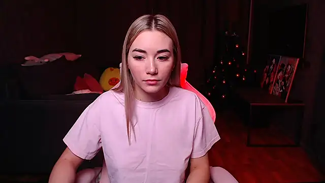 Rosie Mac online show from 12-17-25, 02:17