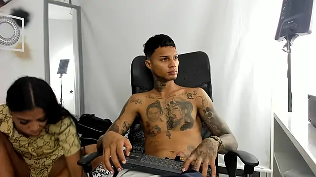 YuleimysAndAlex online show from 11-23-25, 03:06