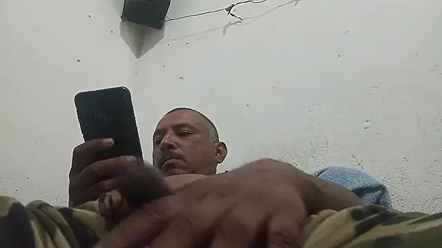 Snapshot of negrocomomisuerte chatting on 11-15-25, 08:11 negrocomomisuerte online show from 11-15-25, 08:11