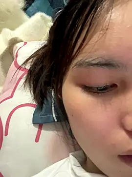 Snapshot of A_lyly chatting on 11-08-25, 01:00 A lyly online show from 11-08-25, 01:00