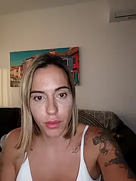 Snapshot of Coral_tentation chatting on 11-16-25, 04:34 Coral tentation online show from 11-16-25, 04:34