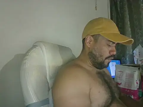 Snapshot of Ramses_36 chatting on 06-24-26, 01:37 Ramses 36 online show from 06-24-26, 01:37