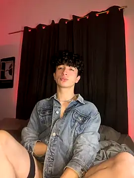 Snapshot of lion_cherry21 chatting on 11-26-25, 06:25 lion cherry21 online show from 11-26-25, 06:25