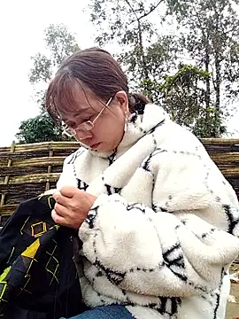 Snapshot of be-yeu chatting on 11-19-25, 02:00 be-yeu online show from 11-19-25, 02:00