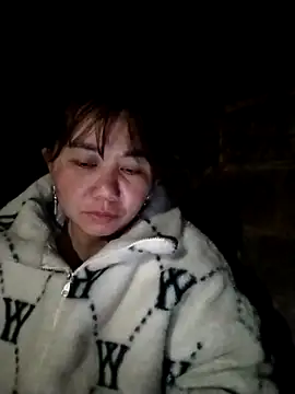 Snapshot of be-yeu chatting on 11-21-25, 12:04 be-yeu online show from 11-21-25, 12:04