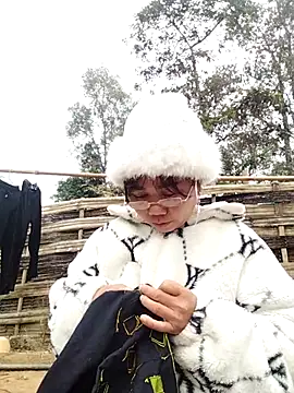 Snapshot of be-yeu chatting on 12-05-25, 08:34 be-yeu online show from 12-05-25, 08:34