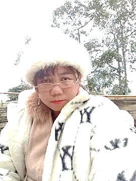 Snapshot of be-yeu chatting on 12-14-25, 08:30 be-yeu online show from 12-14-25, 08:30