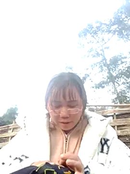 Snapshot of be-yeu chatting on 12-18-25, 02:45 be-yeu online show from 12-18-25, 02:45