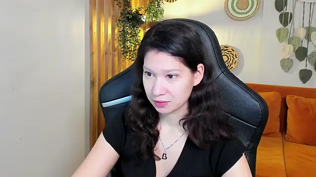 SaraDenars online show from 11-13-25, 05:28