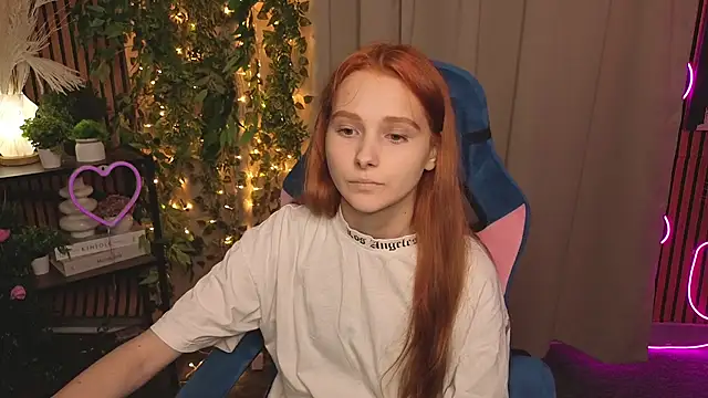 MarthaMack online show from 11-21-25, 01:32