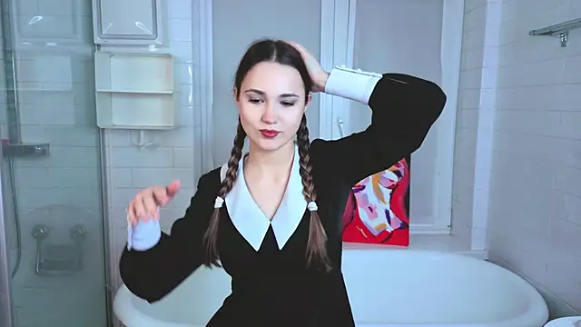 Snapshot of LeenaPuita chatting on 11-20-25, 04:07 LeenaPuita online show from 11-20-25, 04:07