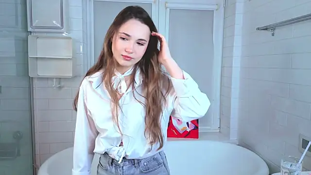 Snapshot of LeenaPuita chatting on 11-22-25, 05:56 LeenaPuita online show from 11-22-25, 05:56