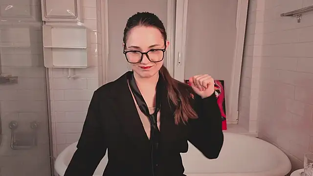 Snapshot of LeenaPuita chatting on 11-24-25, 06:51 LeenaPuita online show from 11-24-25, 06:51