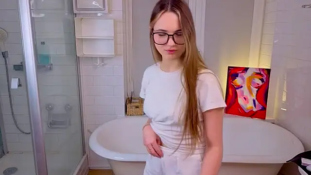 Snapshot of LeenaPuita chatting on 01-14-26, 04:56 LeenaPuita online show from 01-14-26, 04:56