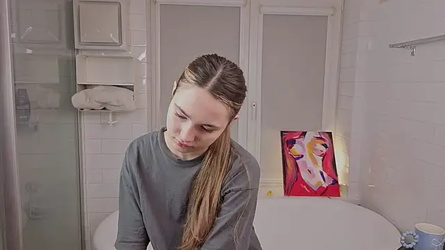 Snapshot of LeenaPuita chatting on 02-15-26, 04:25 LeenaPuita online show from 02-15-26, 04:25