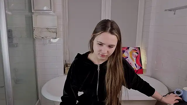 Snapshot of LeenaPuita chatting on 02-23-26, 04:48 LeenaPuita online show from 02-23-26, 04:48