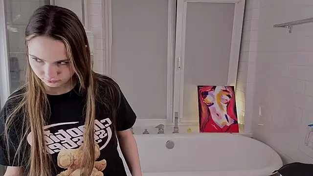 Snapshot of LeenaPuita chatting on 02-24-26, 06:28 LeenaPuita online show from 02-24-26, 06:28