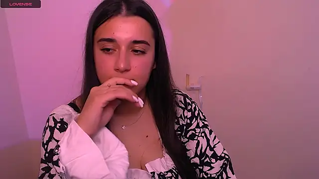 Snapshot of AlinaDoll_ chatting on 11-04-25, 10:14 AlinaDoll  online show from 11-04-25, 10:14