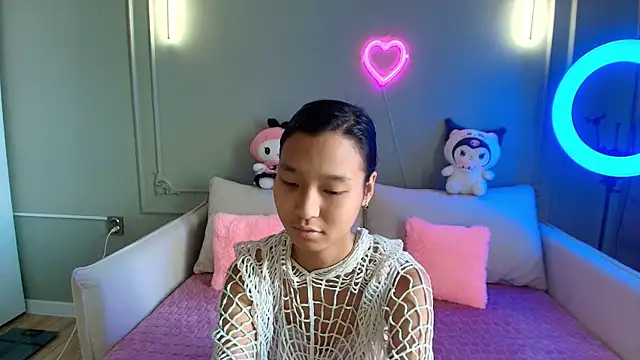 lihnpham online show from 11-30-25, 03:32