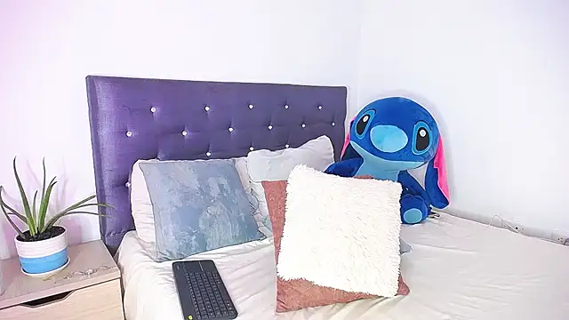 BryanaSmiths online show from 12-17-25, 02:50