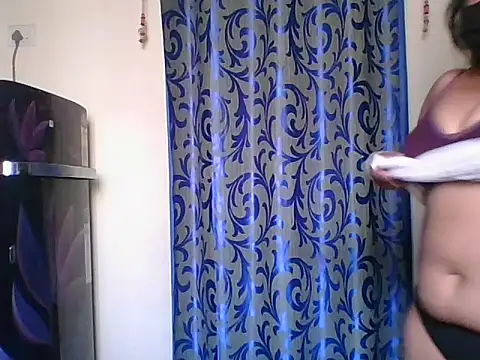 Snapshot of Mathi_cam chatting on 02-26-26, 05:28 Mathi cam online show from 02-26-26, 05:28