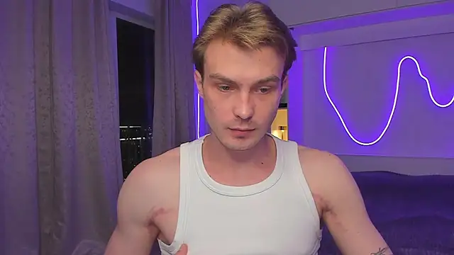 Snapshot of DanteRay chatting on 11-10-25, 05:45 DanteRay online show from 11-10-25, 05:45