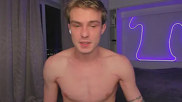 Snapshot of DanteRay chatting on 11-15-25, 01:25 DanteRay online show from 11-15-25, 01:25