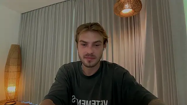 Snapshot of DanteRay chatting on 07-05-26, 03:45 DanteRay online show from 07-05-26, 03:45