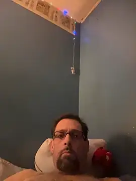 Snapshot of biggdaddyandqueenn chatting on 12-01-25, 08:08 biggdaddyandqueenn online show from 12-01-25, 08:08