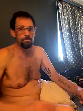 Snapshot of biggdaddyandqueenn chatting on 12-16-25, 04:12 biggdaddyandqueenn online show from 12-16-25, 04:12