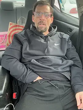 Snapshot of biggdaddyandqueenn chatting on 12-17-25, 06:47 biggdaddyandqueenn online show from 12-17-25, 06:47