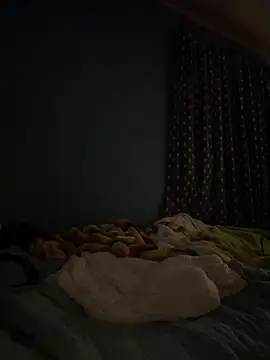 Snapshot of biggdaddyandqueenn chatting on 12-20-25, 11:28 biggdaddyandqueenn online show from 12-20-25, 11:28