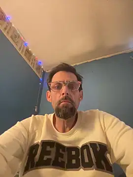 Snapshot of biggdaddyandqueenn chatting on 12-21-25, 07:54 biggdaddyandqueenn online show from 12-21-25, 07:54