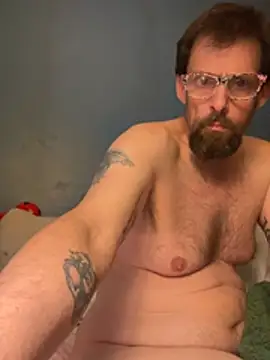 Snapshot of biggdaddyandqueenn chatting on 01-12-26, 05:01 biggdaddyandqueenn online show from 01-12-26, 05:01