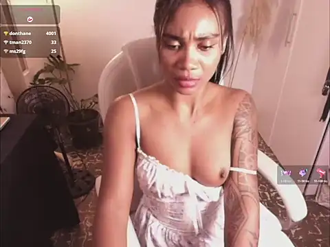 Snapshot of Miss_Benz chatting on 01-18-26, 04:27 Miss Benz online show from 01-18-26, 04:27