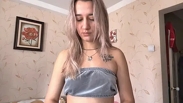 Snapshot of Auroragin chatting on 11-04-25, 09:30 Auroragin online show from 11-04-25, 09:30