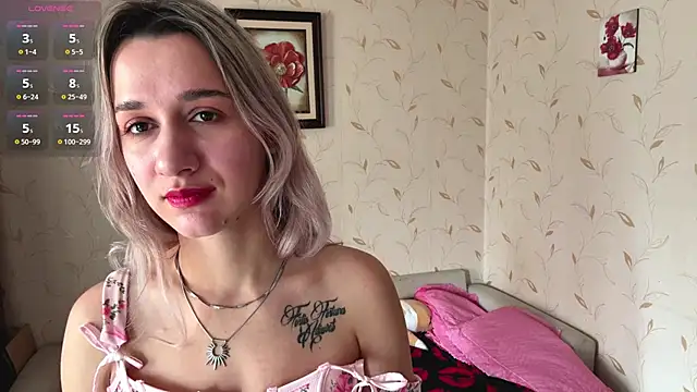 Snapshot of Auroragin chatting on 11-29-25, 09:12 Auroragin online show from 11-29-25, 09:12